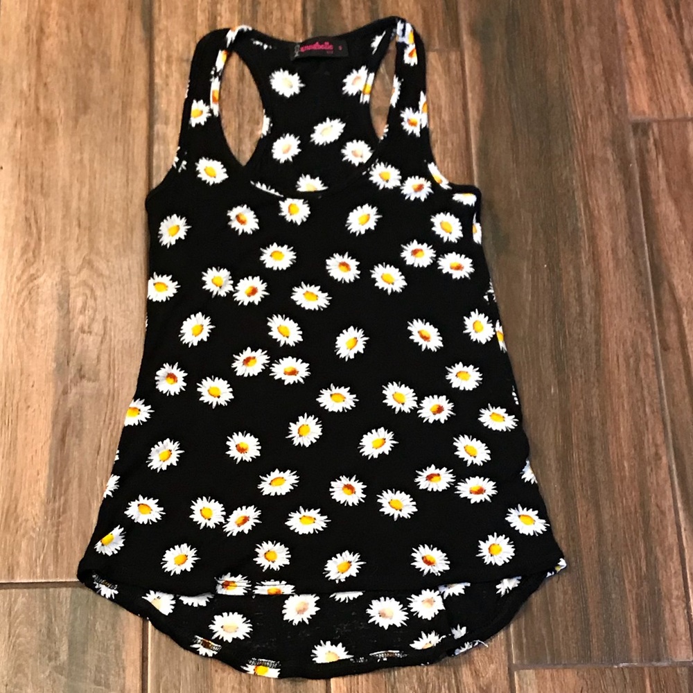🌸 LN Annabelle brand Daisy design tank top; non-smoking home